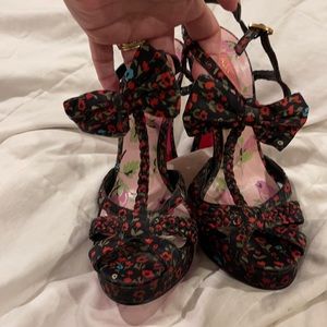 Darling Chunky Platform Mary-Jane T-Strap Platform Heel Betsey Johnson  6.5